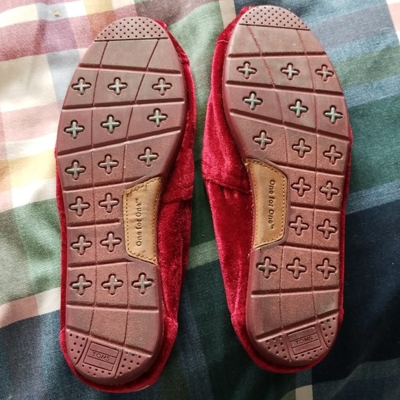 Tom's velvet embroidered skull slip ons Size 9.5 - Picture 3 of 4